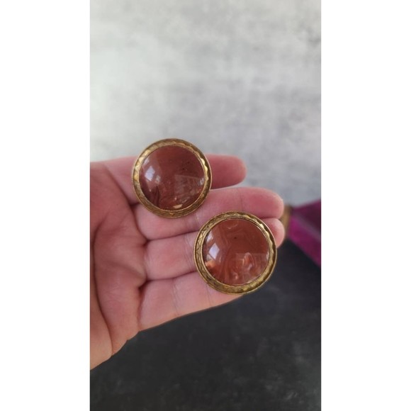 Vintage Desert Red Plastic Cabochon Clip-on Earrings - Picture 4 of 10